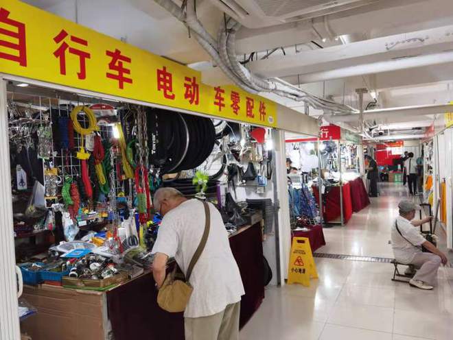 二手交易新風尚 徐匯“淘賺集市”打造便捷生活服務新地標